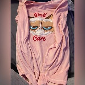 super cute grumpy cat size large sleep wear top !